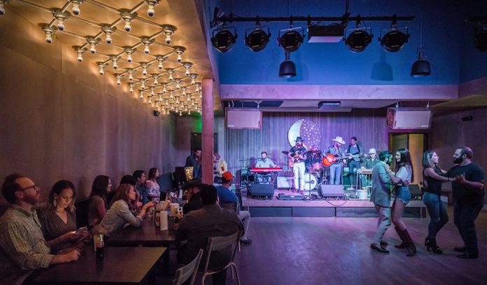 Indulge in the Vibrant Bar Scene of Houston City